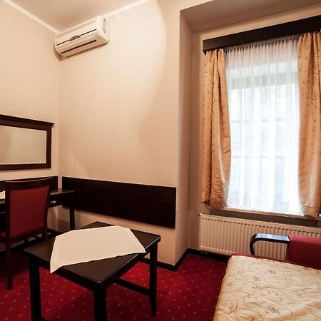 Hotel Maria Strzelin Cameră foto