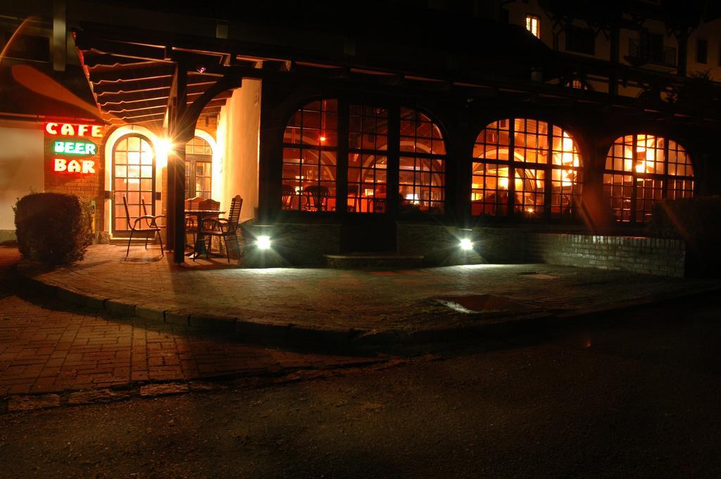 Hotel Maria Strzelin Exterior foto